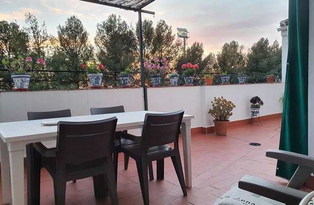 NEAR THE HISTORIC DISTRICT OF ALBAICINA IN GRENADA, AIR CONDITIONING.