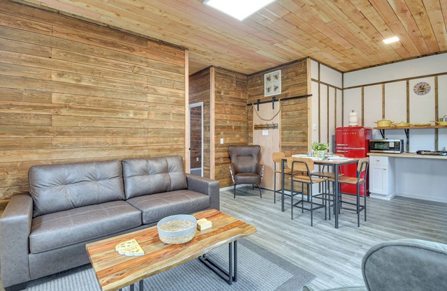 Near ‘Twilight’ Sites & Scenic Hikes: Forks Apt