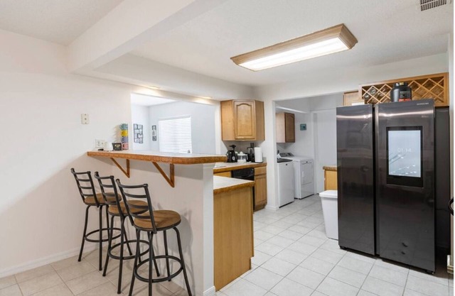 Neat and peaceful BR/King Bed/Close to I95