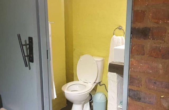 Neat over-night stay apartment in vibey Maboneng