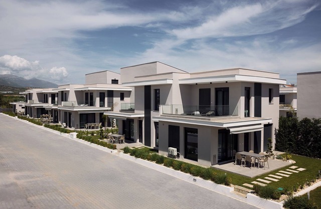 Nefeli Lux- Two Bedroom Duplex with Garden