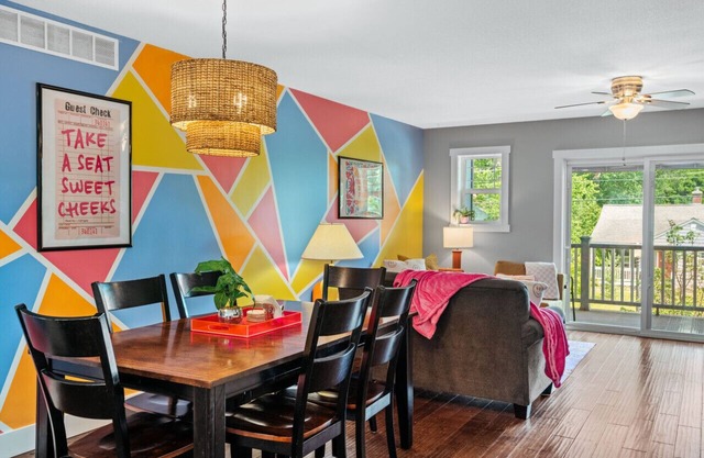 Neon Nest 3BR Townhome Near Downtown Beach Wineries