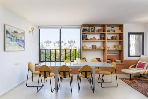 Neta's Central Gem with Bomb Shelter in Tel Aviv