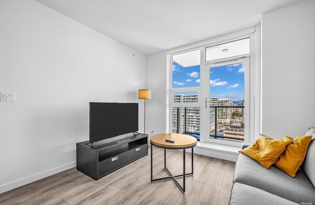 NEW 1.5 BDR APT in Perfect Location | Skytrain & Richmond Mall