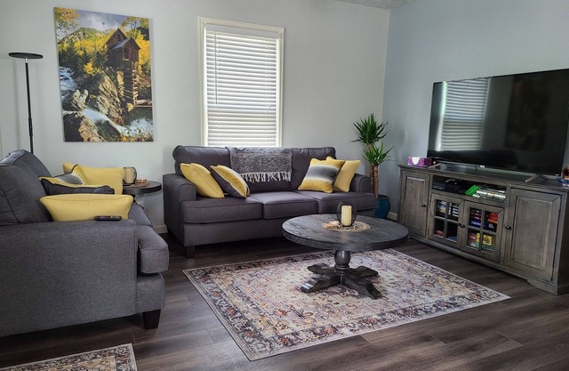 NEW 1 Block to Main St. Downtown - 3 bedroom, 2 bath