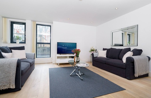New! 1Bedr/3 Beds/1 Bath Covent Garden