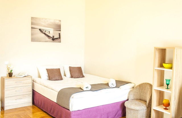 New 2-room apartment with balcony in very center
