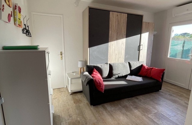 new 20m2 studio - absolute tranquility - 1 minute walk from the sea - only happiness
