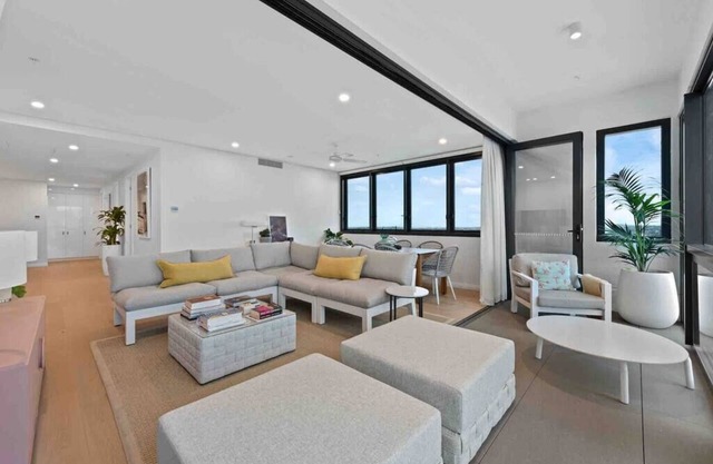 New 3 Bed Penthouse Resort style complex