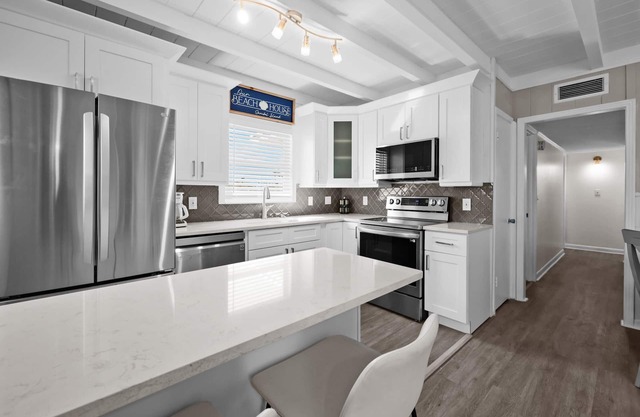 NEW! 3BR 3 Miles to beach!