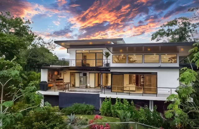 New 3BR Home with Amazing Sunset View in Quepos