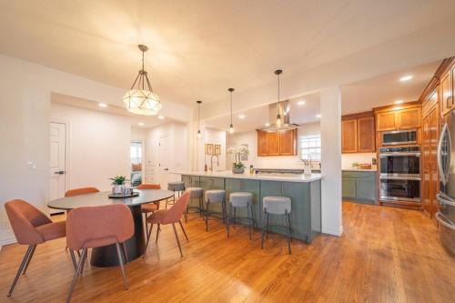 New 4 Br, Okc, Walk 2 Ou Med, Sleeps 8, 4 King Bed