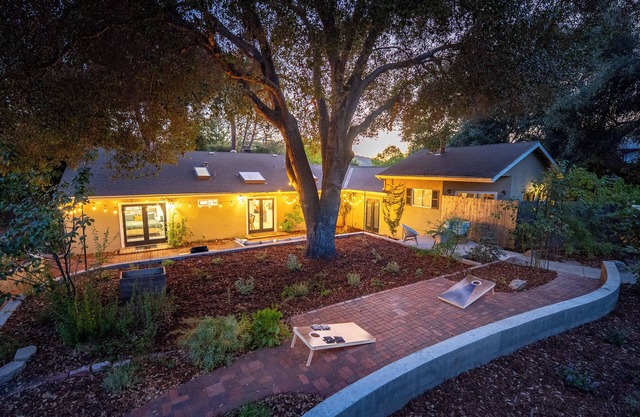 New 5BR GREAT Location Sleeps 15!