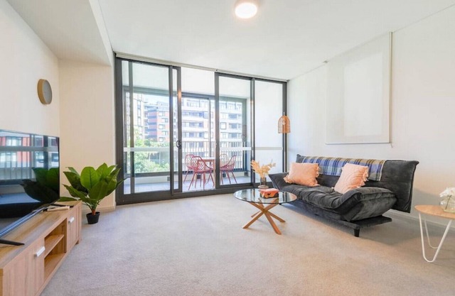 New! Adorable One Bedroom Apt in heart of WWP
