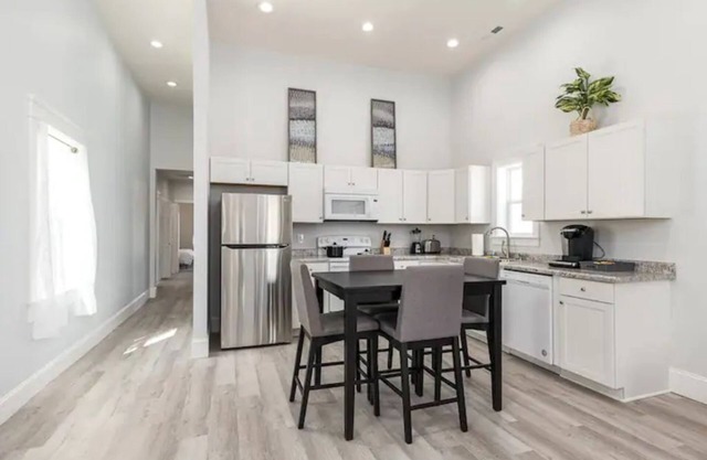 New Albany IN Newly renovated Entire House 3BR 2BA