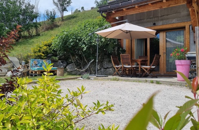 New and warm apartment in south facing chalet in Manigod