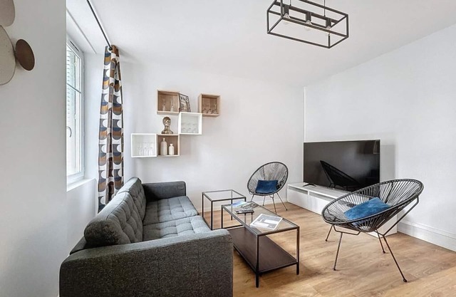 New apartment, 4 Bedrooms, Spacious TV-WIFI