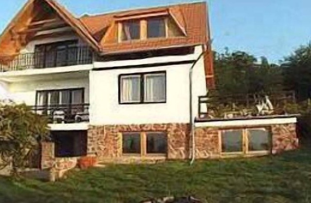 New apartment with lake view, about 200 m from a beautiful beach