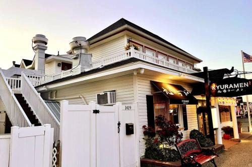 New Asian Wood style 4 Bedroom in Surf City