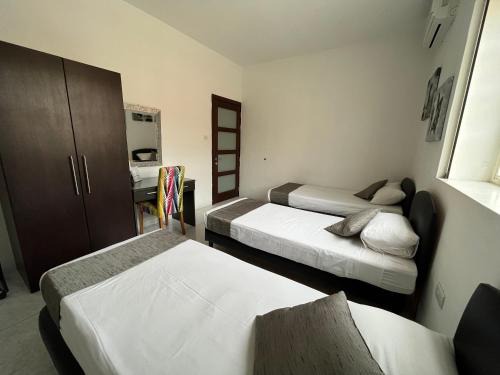 New Aurora Room 3, huge private bedroom en-suite