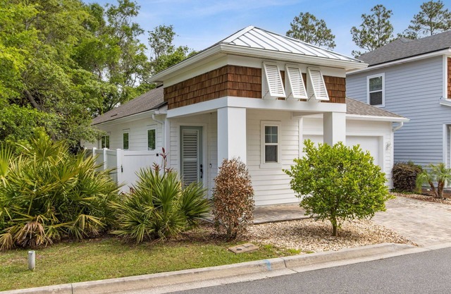 NEW! Avail Jun-Aug. 30 Day Rates Only. Walk to Beach Along Egans Greenway