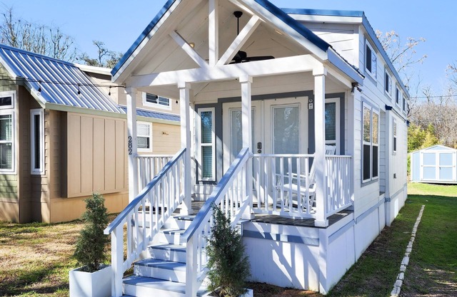 New! Beautiful, Modern Cabin by San Marcos River!