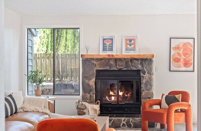 New! Beaverton 2BR/2BA Fenced Backyard Extended Stays