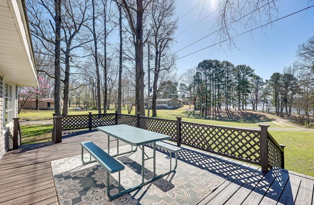 New Blaine Getaway - Walk to Lake Dardanelle!