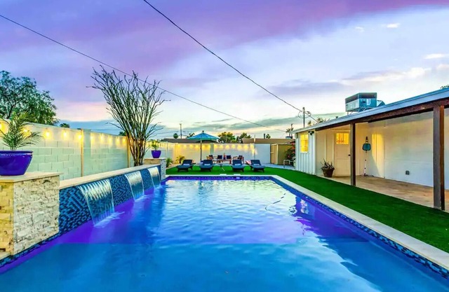New! Blissful on Beatrice - Heated Pool, Mini Golf, Dog House, Outdoor Fire Pit