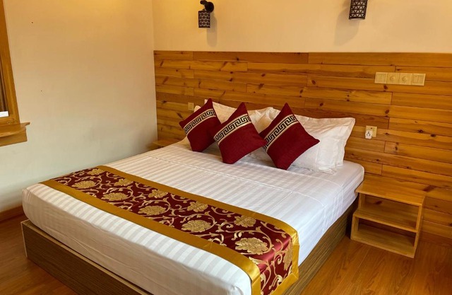 New Breeze Thoddoo Inn