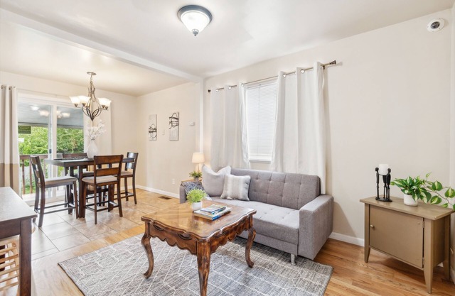 NEW! Brighton Guesthouse (Walk to Metro)