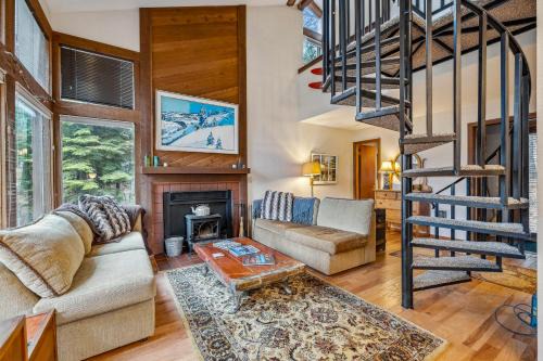 New! Brundage Meadows 1 - Bright, cozy - 2story - wood stove - forest views - by trails, lake, town