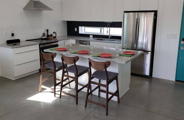 New build 2018 modern 2B/2B home in a historic central Phoenix district