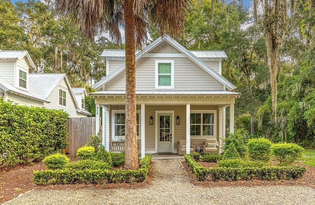 New Build Cottage near the Beach, Sea Island, Resturants