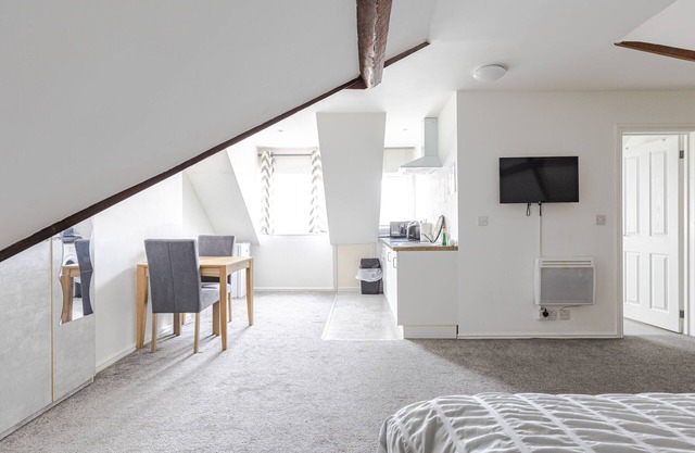 New Built Spacious Studio Flat In Acton London W3