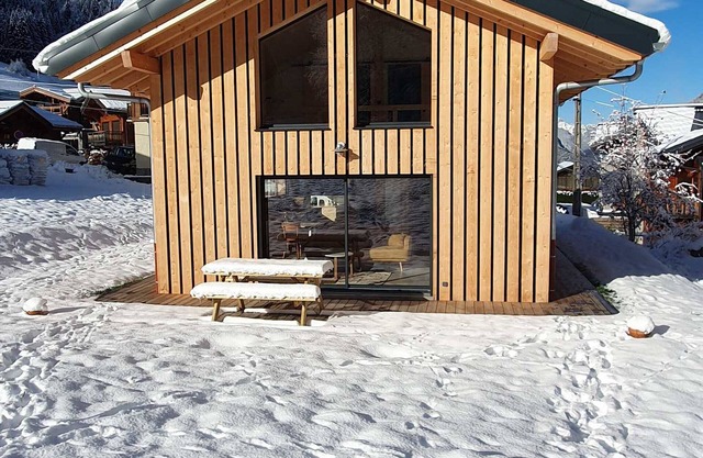 New Chalet in Morzine - 2 Bedrooms, Terrace, Near Center, Sleeps 4