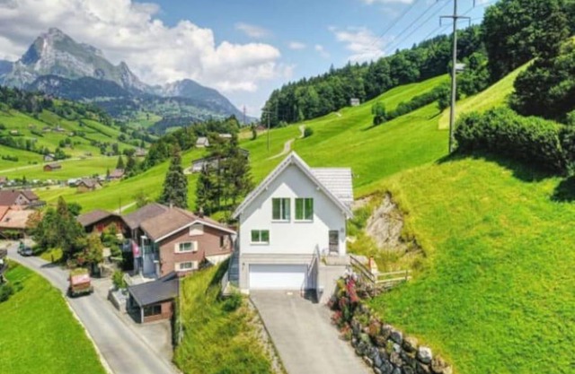 New Chalet with breathtaking views!