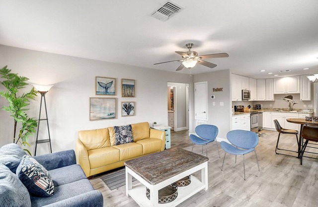 New! Charming and eclectic 2 bedroom, 1 bath, 5 minutes to Rockport Beach!