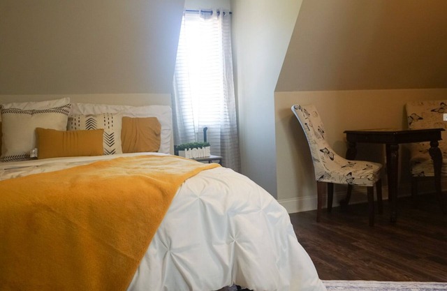 NEW Charming Studio in Madison!