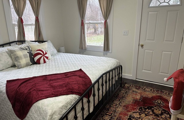 *NEW*Christmas in Cooperstown-2 KINGS! EV Charger