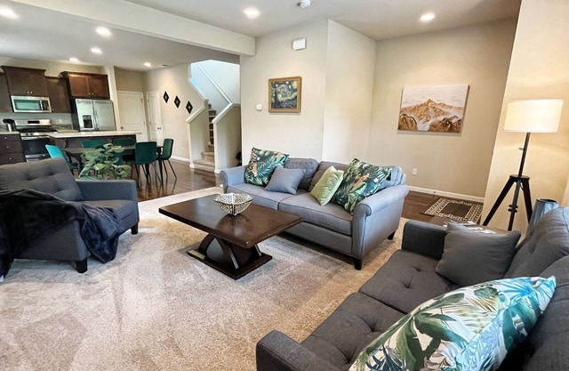 New Classic Family Home in Quiet Neighborhood next to PCC Rock Creek