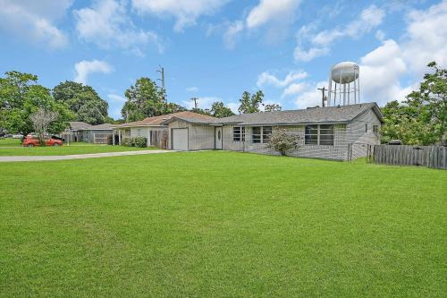 New/Coastal Retreat Sleeps 8