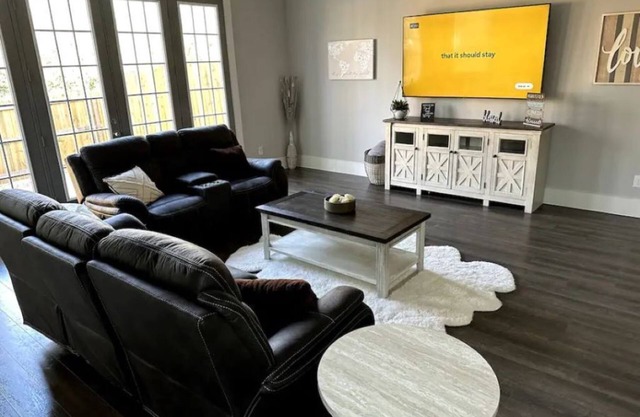 NEW Comfy, spacious, Modern