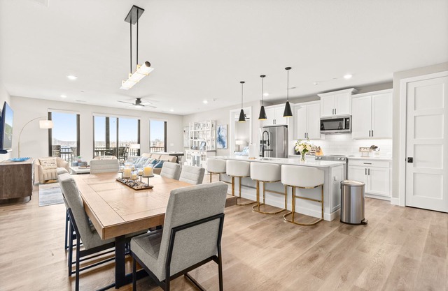 NEW Condos! 6 Bed/6 Bath! Pool, Hottub, & Gym! 2EF