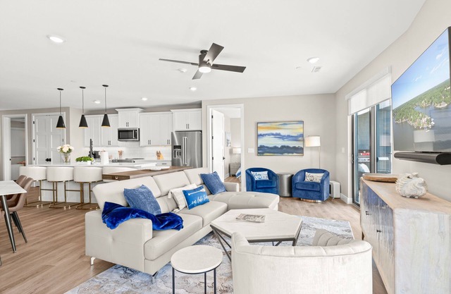 NEW Condos! 7Bed/7Bath- 3 MasterSuites & Pool! 4DE