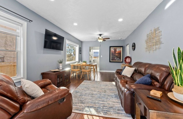 New Cottage Steps from Sanford