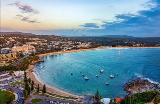 New cottage w/ outdoor spa/private deck, 10 min walk to Terrigal/Wamberal beach