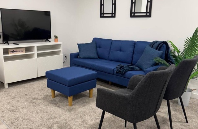 New Cozy 2 BR suite w/king bed
