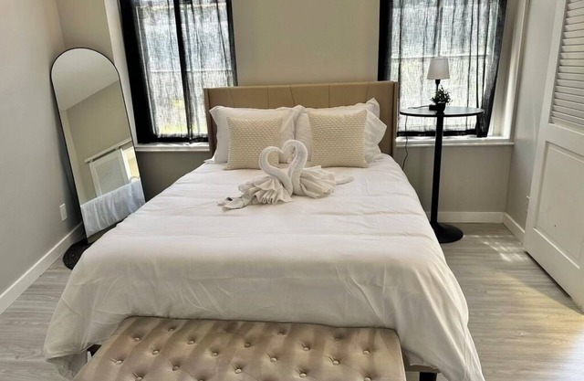 NEW Cozy Apt Bright + Modern W/D