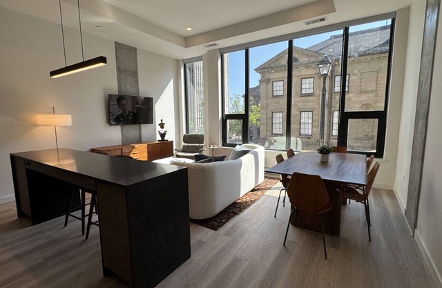 *NEW Executive Mid-Century Modern 2B/2B